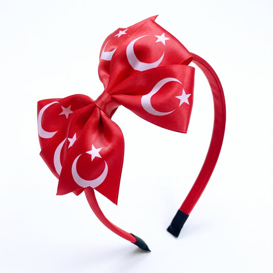 BAYRAKLI SATEN KLİPSLİ TAÇ